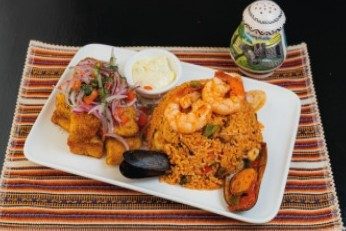 Arroz pirata + ceviche o causa