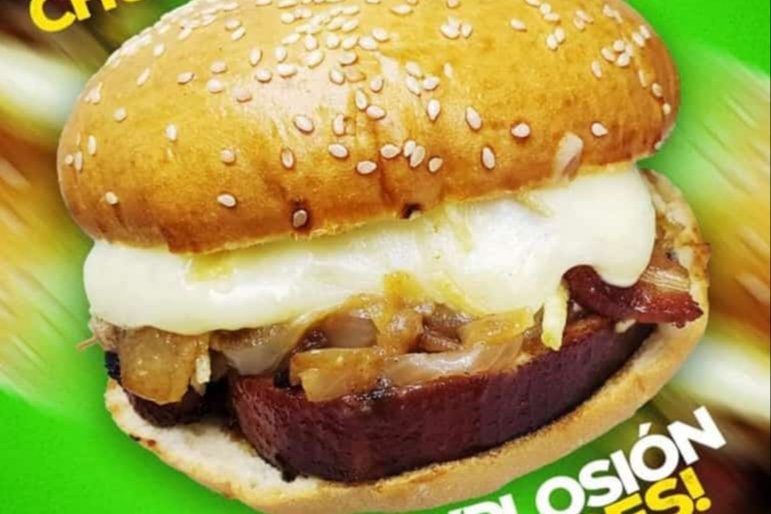 CHICKEN BURGER