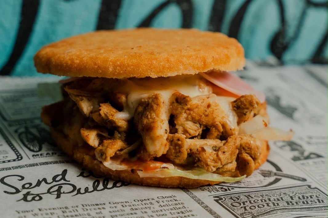Arepa con Pollo
