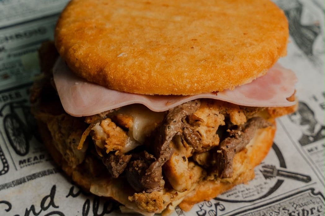 Arepa con Lomito