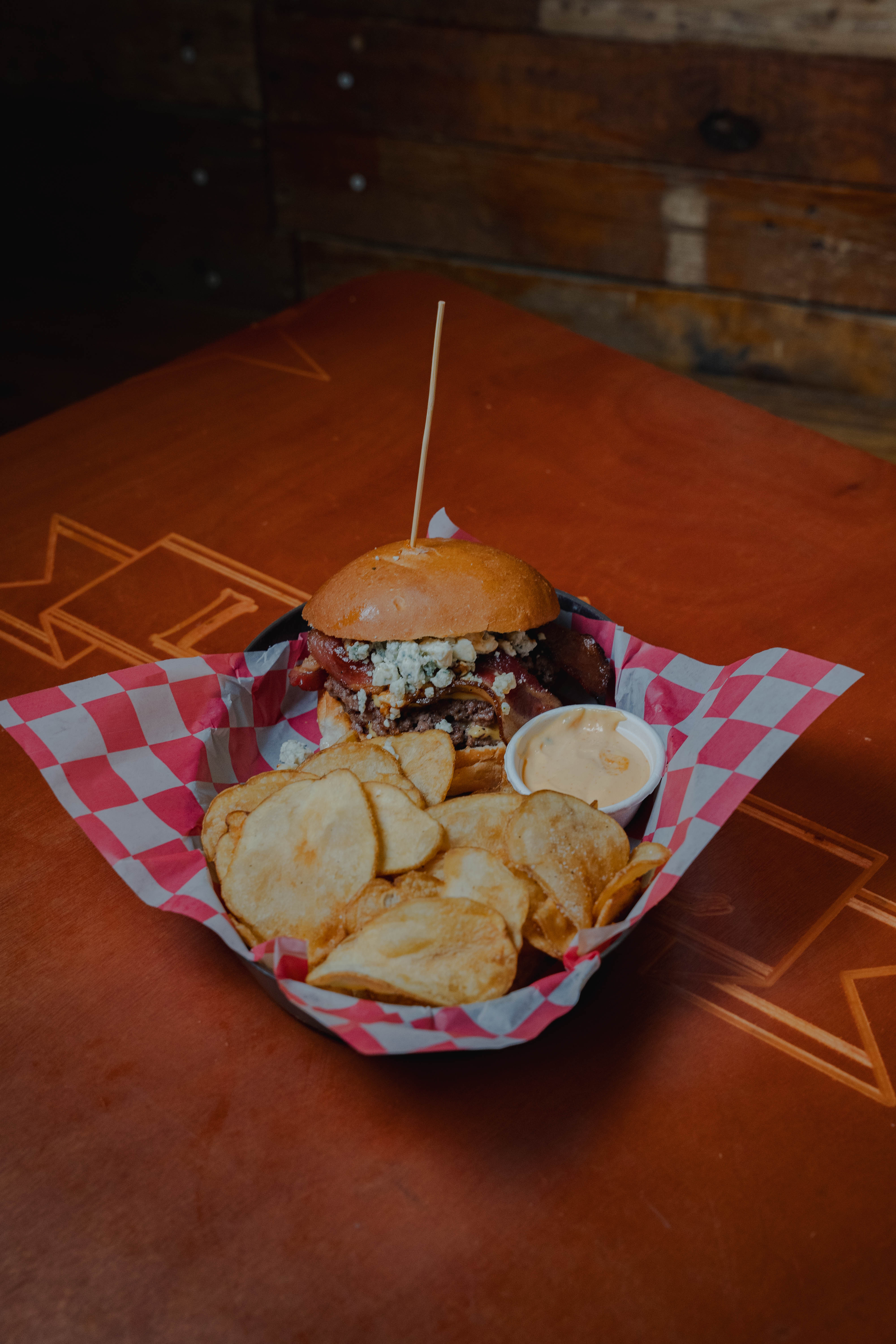 BLACK & BLUE BURGER